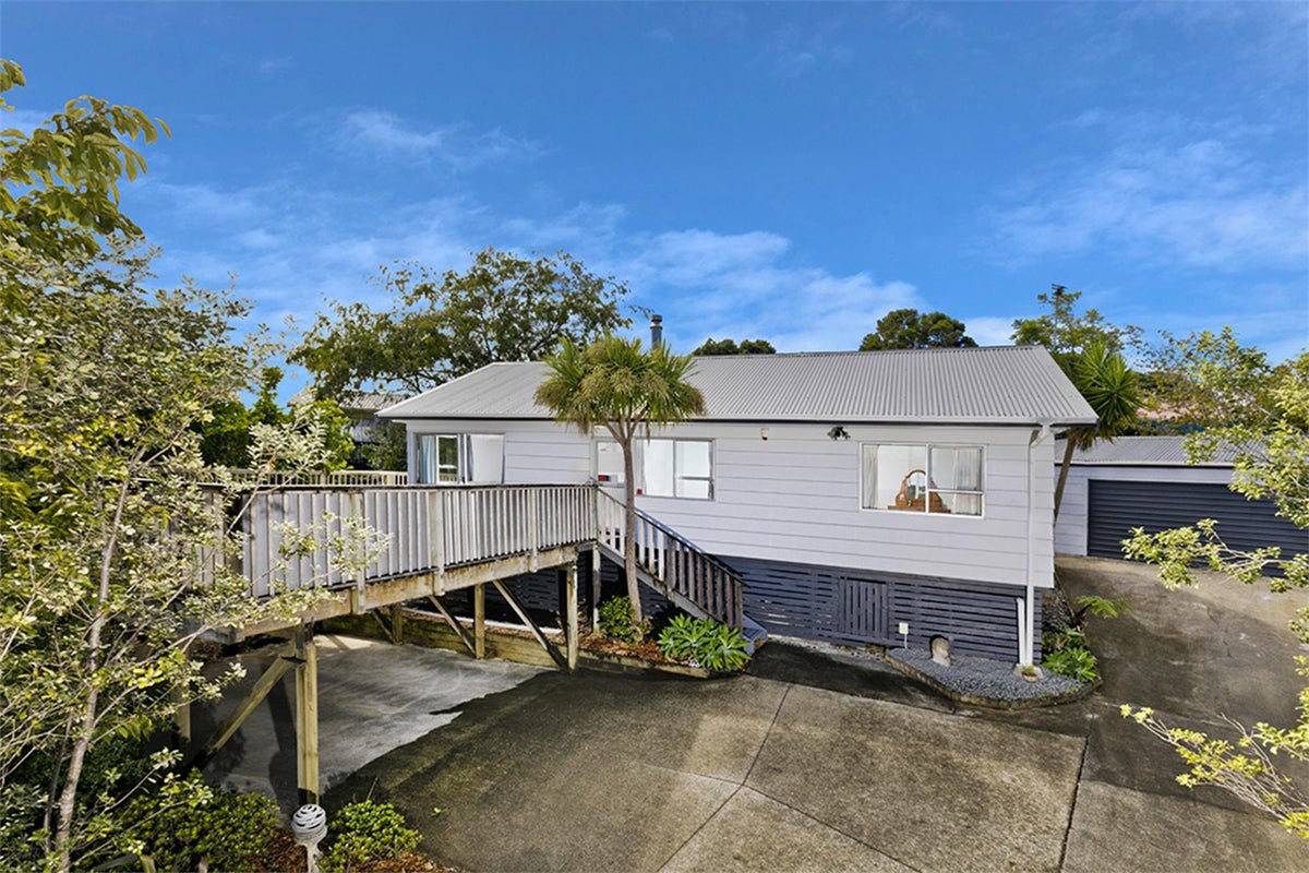 19 Imperial Place, Henderson, Auckland - Carousel 2