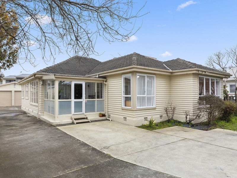 162 Kings Crescent, Hutt Central, Lower Hutt - Carousel 1
