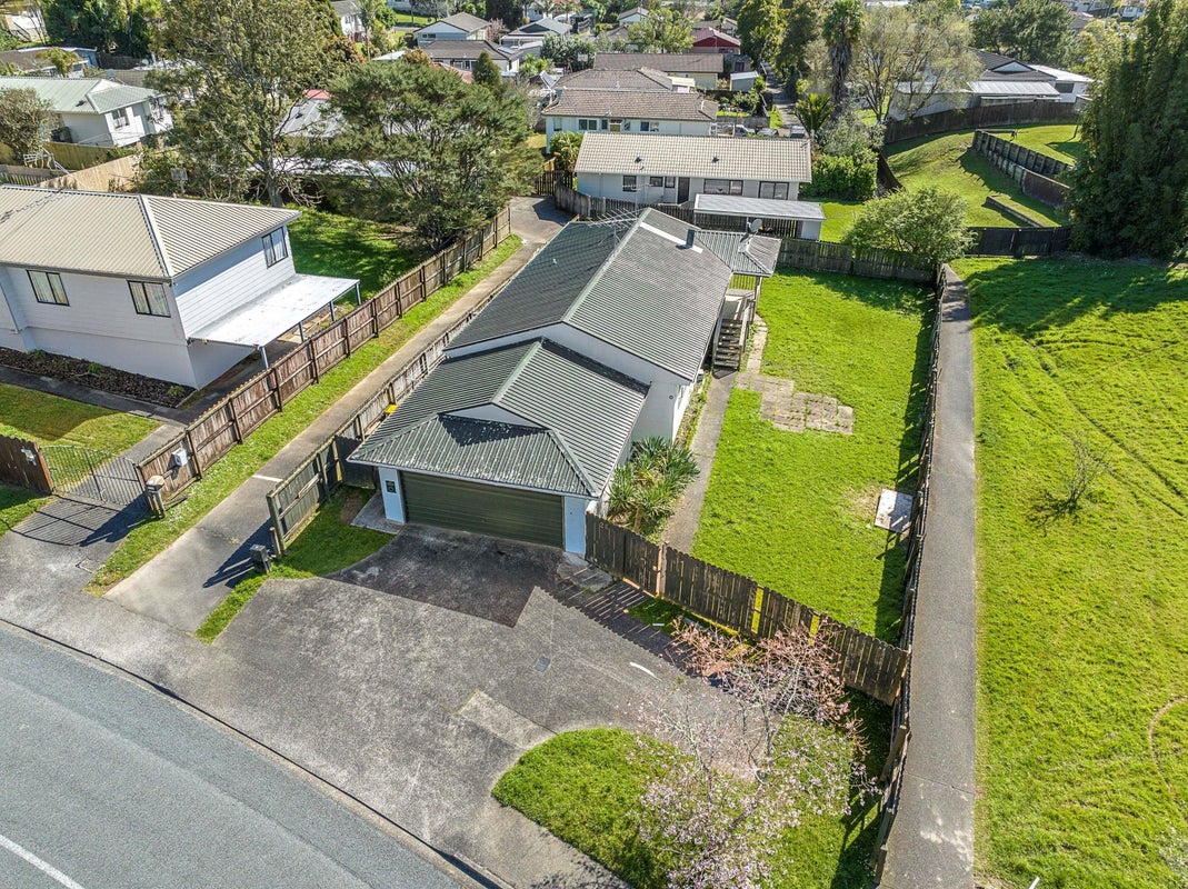 26 Maywood Crescent, Glen Eden, Auckland - Carousel 2