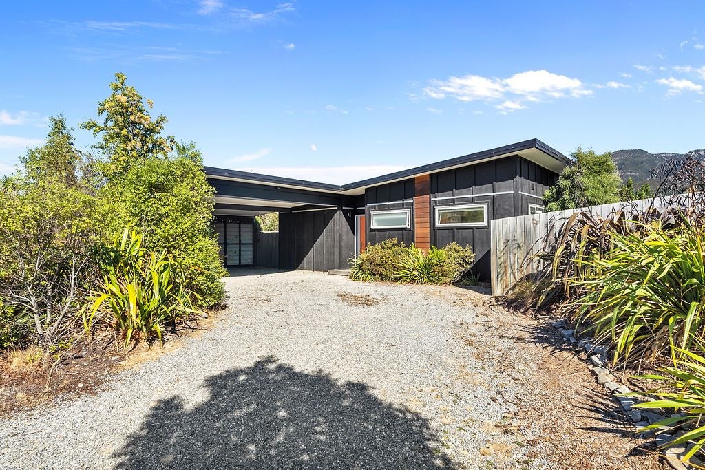 8 Bell Street, Wanaka - Carousel 2