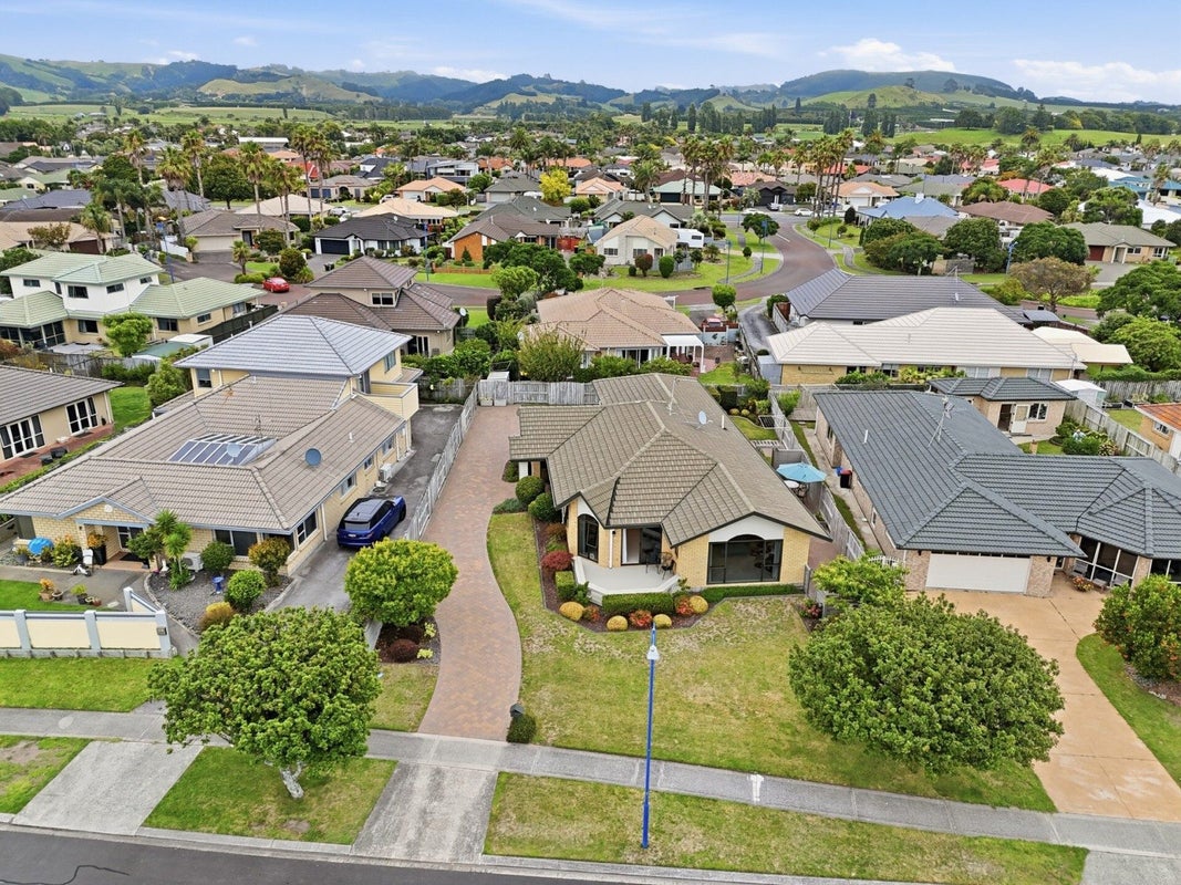 23 Montego Drive, Papamoa Beach, Papamoa - Carousel 33