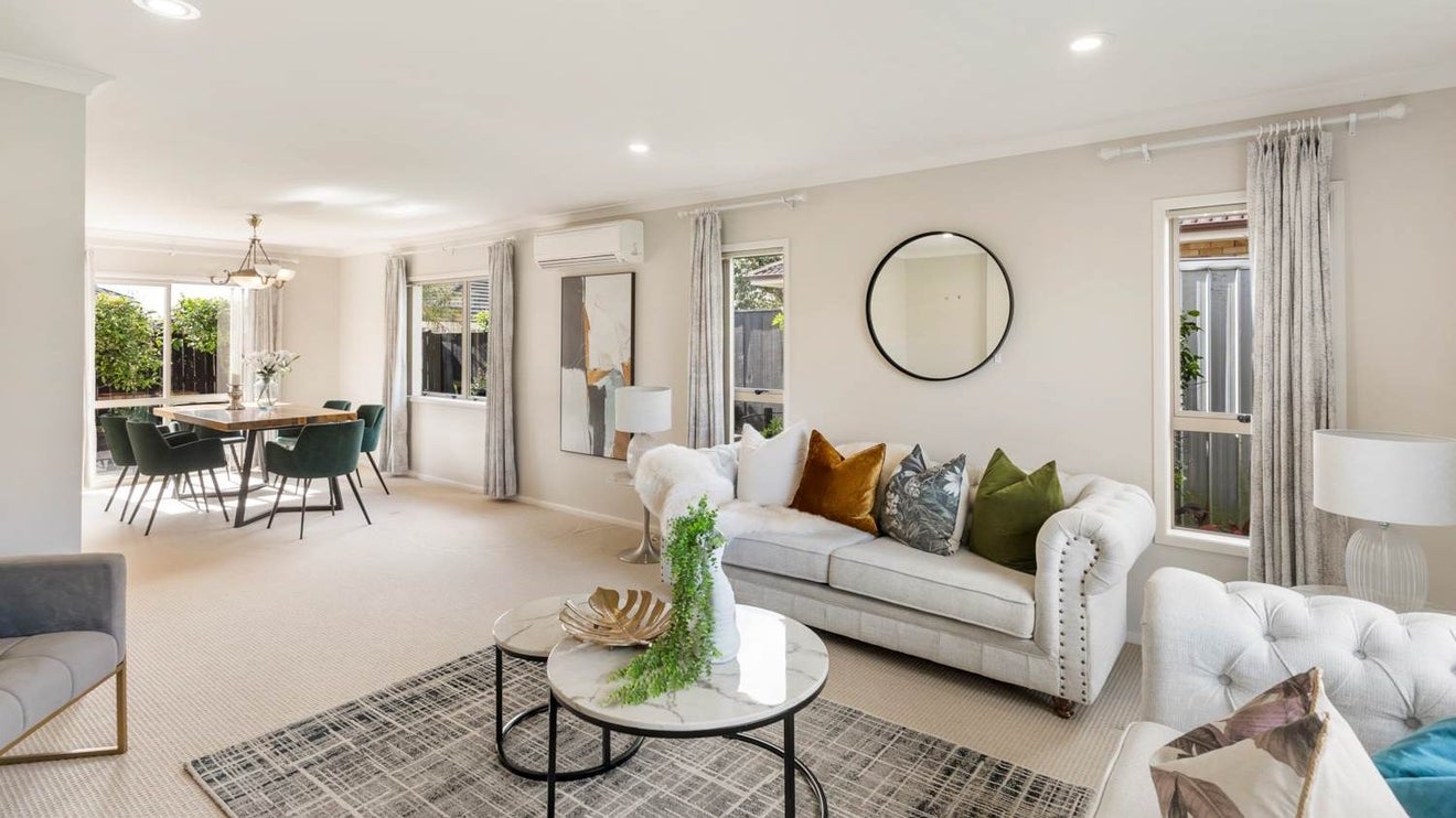 37 Malahide Drive, Flat Bush, Auckland - Carousel 1