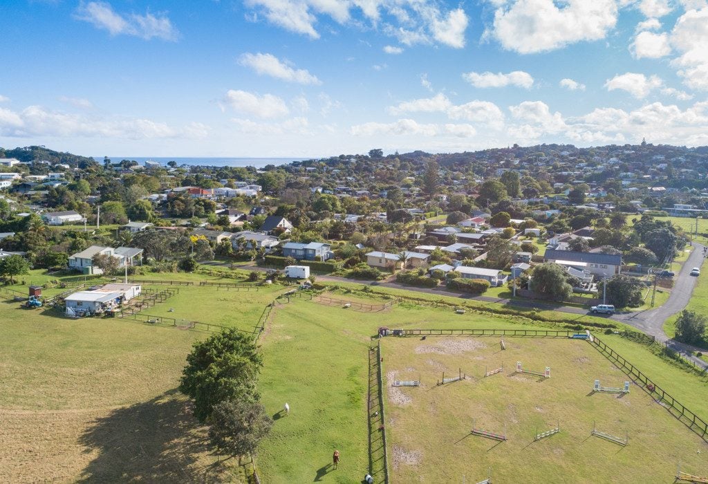 50 Tahatai Road, Oneroa, Waiheke Island - Carousel 21
