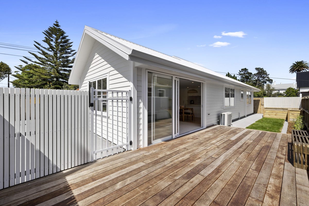 4 List Street, Welbourn, New Plymouth - Carousel 1