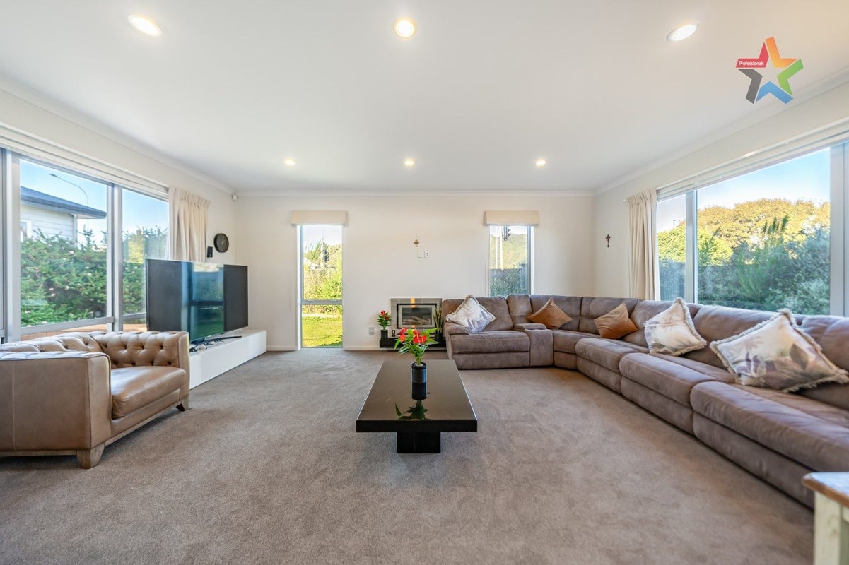 60 Whites Line, WOBURN, LOWER HUTT - Carousel 1