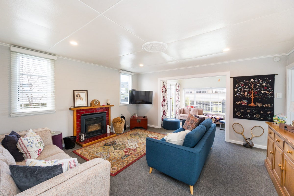 9 Warren Street, Foxton Beach, Foxton - Carousel 2