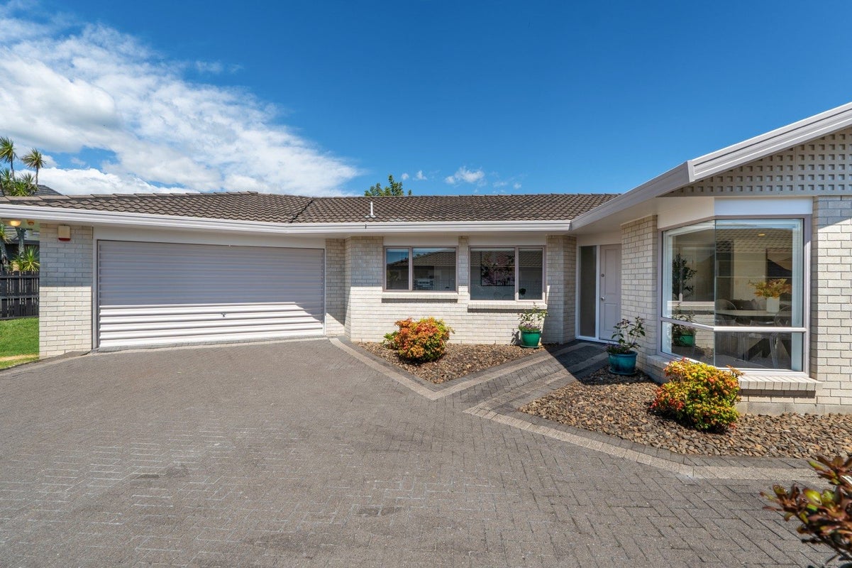 3/116 Meadowland Drive, Somerville, Auckland - Carousel 1