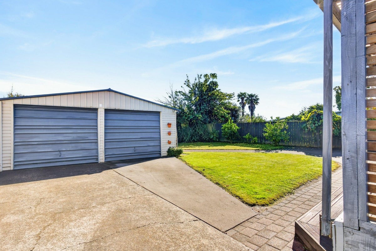 15 Rata Street, Taradale, Napier - Carousel 19