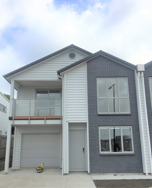 286 Jack Lachlan Drive, Beachlands, Auckland - Carousel 1