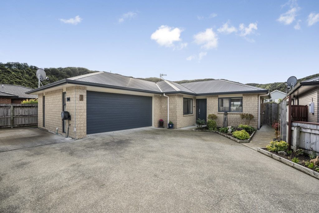 7 Sun Valley Way, Wainuiomata, Lower Hutt - Carousel 1