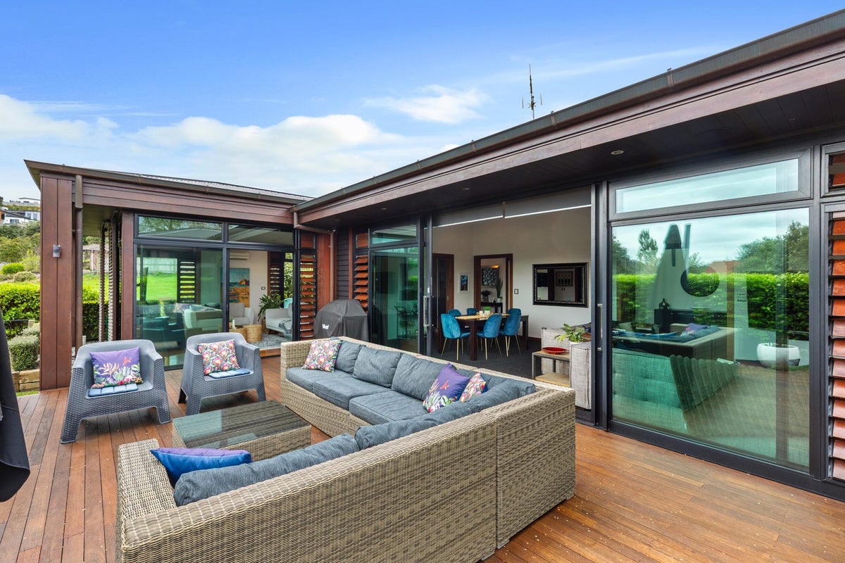 2 Caldera Close, Pyes Pa, Tauranga - Carousel 1