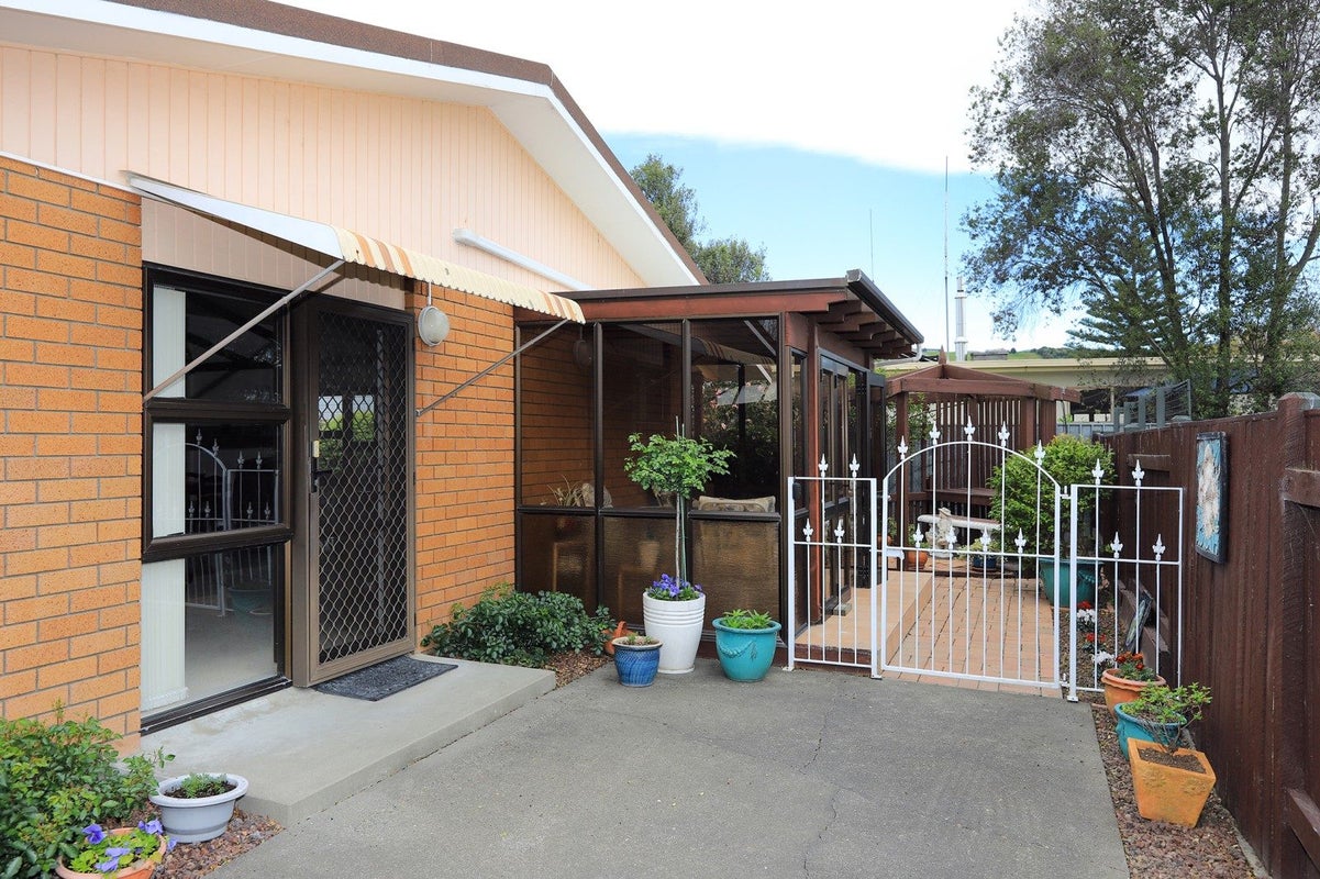 2/30 Roskilda Crescent, Taradale, Napier - Carousel 2