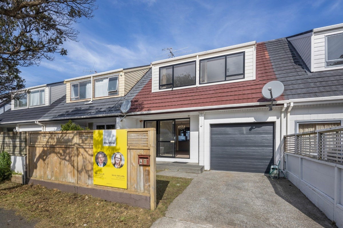 40 Akaroa Drive, Maupuia, Wellington - Carousel 1