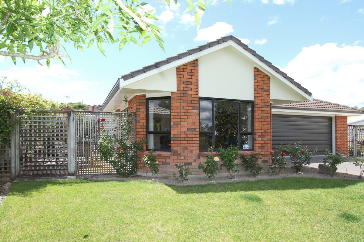 8 Oregon Crescent, Glenview, Hamilton - Carousel 2