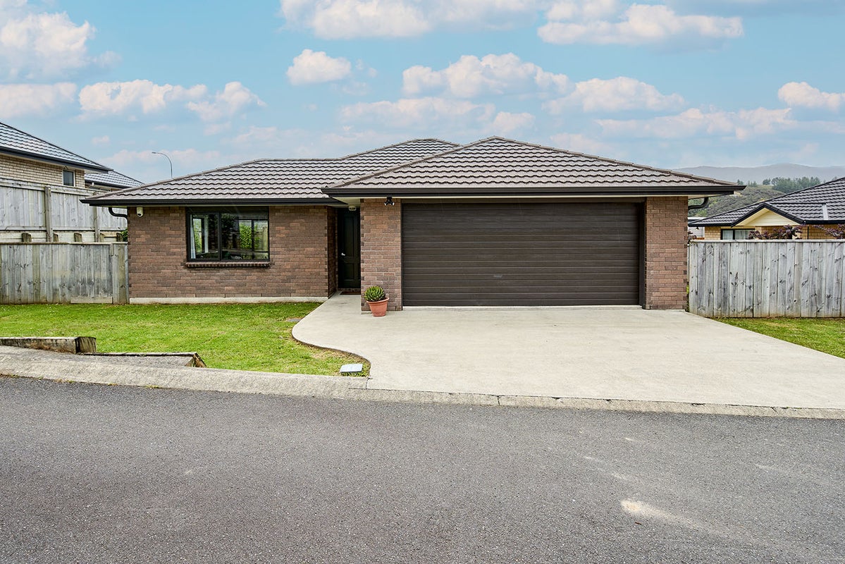 70 Sunstone Crescent, Timberlea, Upper Hutt - Carousel 1