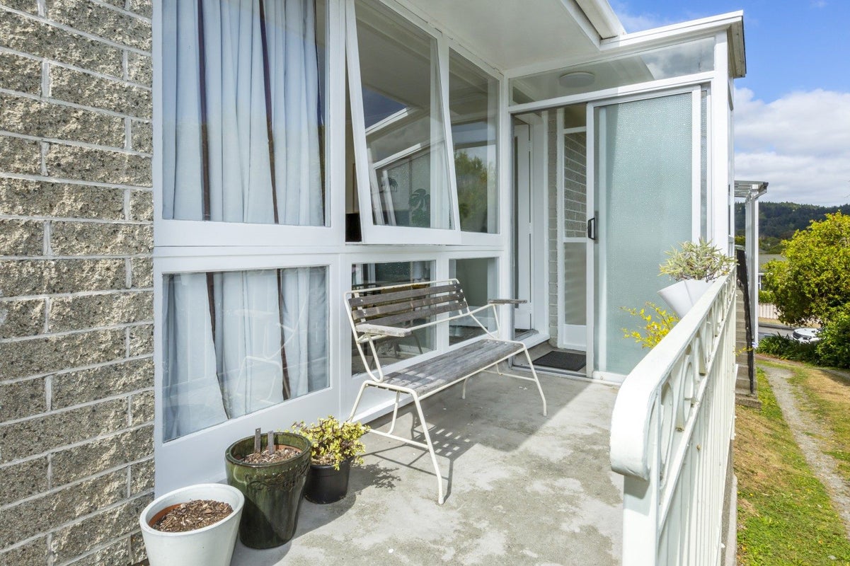 2/20 KIWI ST, HERETAUNGA, UPPER HUTT - Carousel 2