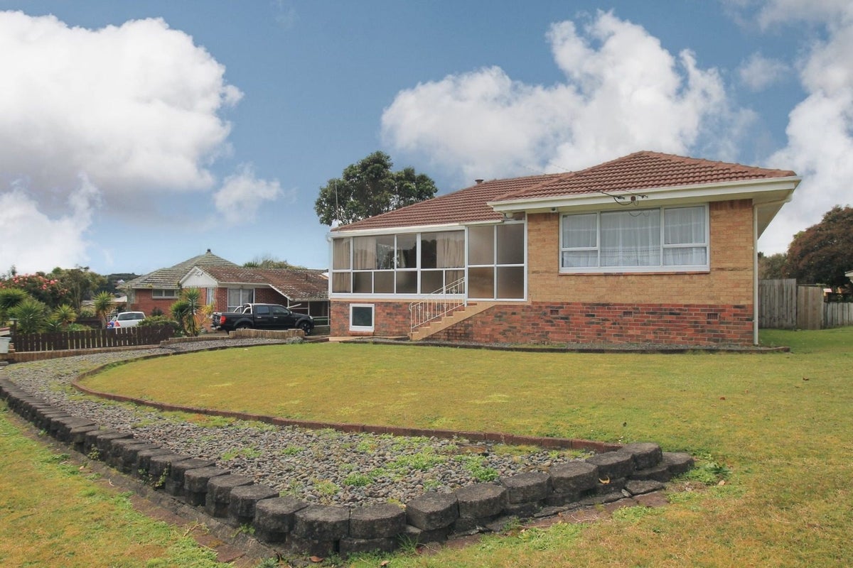46 Lynmore Drive, Hillpark, Auckland - Carousel 1