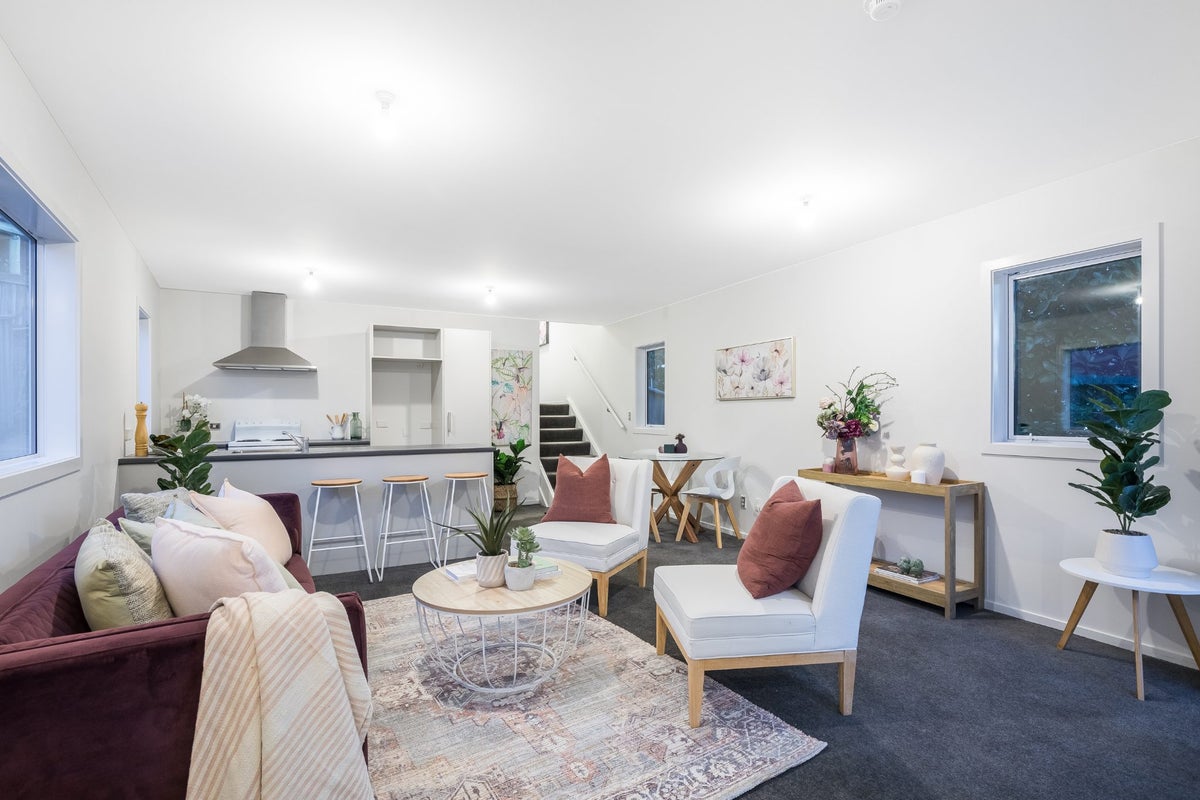 4 Hollow Close, Titahi Bay, Porirua - Carousel 1