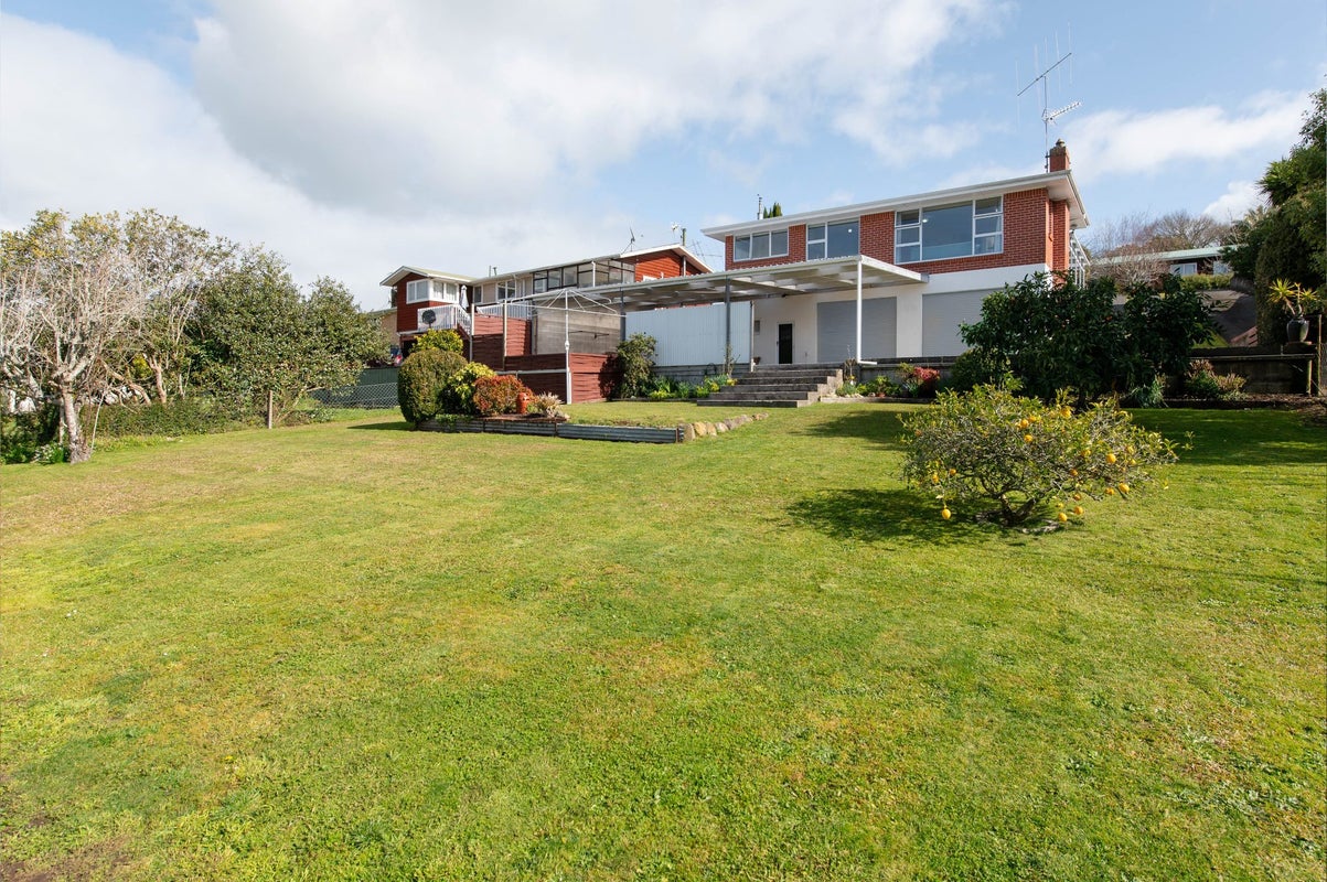 56 Acacia Crescent, Glenview, Hamilton - Carousel 2
