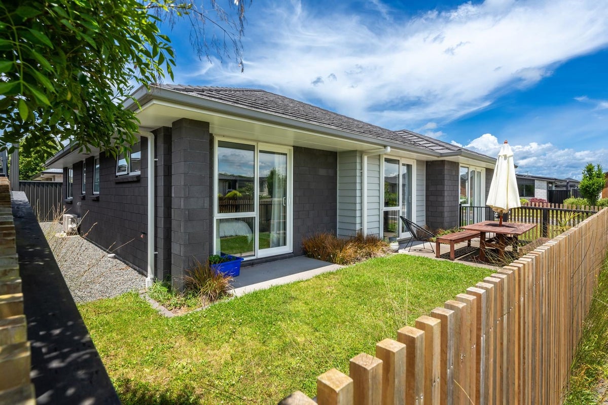 27 Raynor Crescent, Pyes Pa, Tauranga - Carousel 1