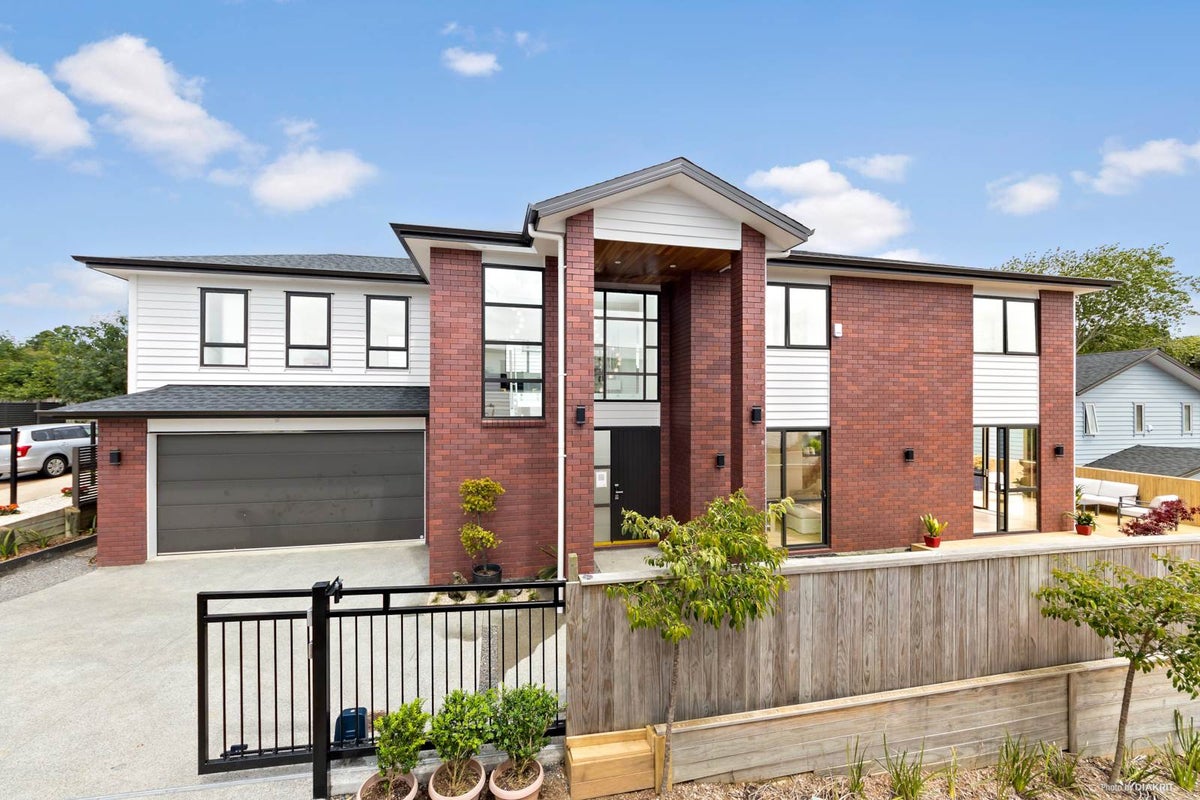 29 Armstrong Place, New Lynn, Auckland - Carousel 1