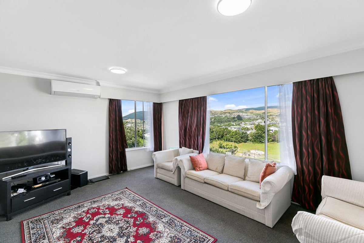 11 Tainui Tce, Tawa, Wellington - Carousel 1