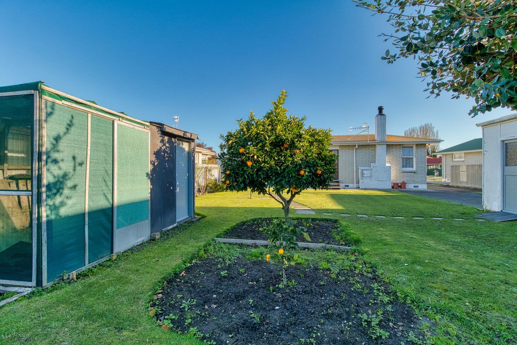 207 Sunnybank Crescent, Camberley, Hastings - Carousel 17