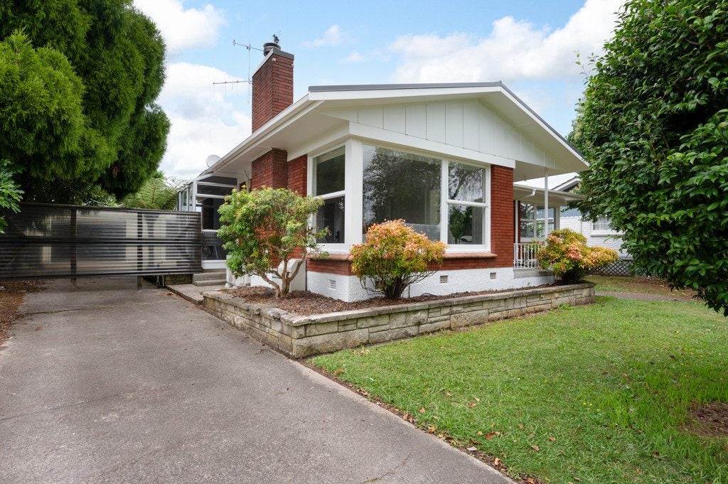 12 Freemont Street, Chartwell, Hamilton - Carousel 2