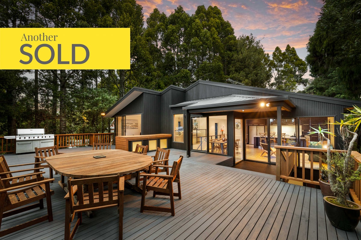 19 Tawini Road, Titirangi, Auckland - Carousel 1