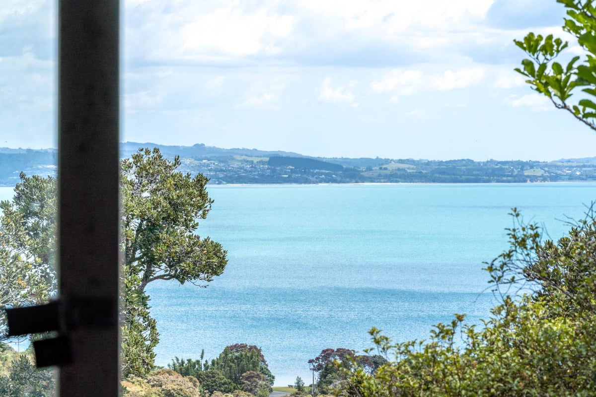 9 O'brien Road, Omiha, Waiheke Island - Carousel 1
