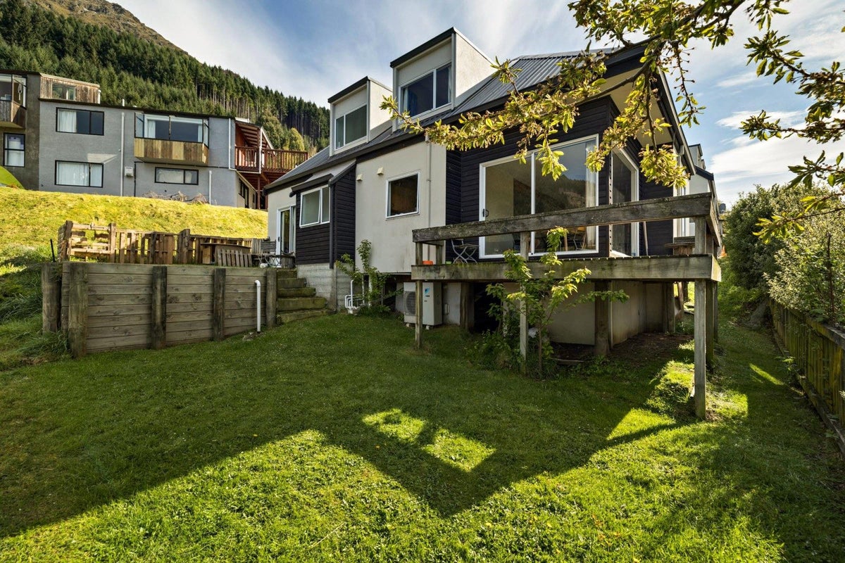 4B Dart Place, Fernhill, Queenstown - Carousel 16