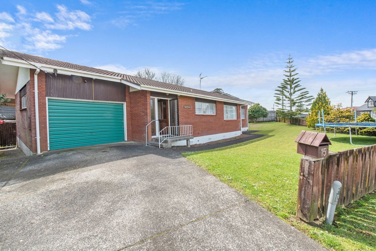 15 Law Street, Torbay, Auckland - Carousel 1