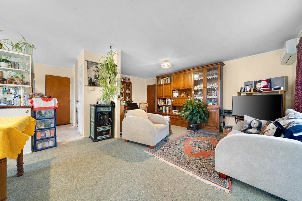 2/9 Wood Street, Papakura, Auckland - Carousel 2