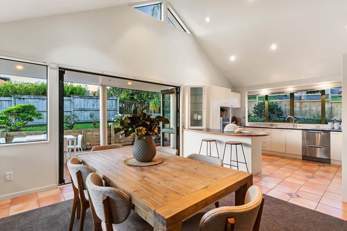492 Beach Road, Murrays Bay, North Shore City, Auckland - Carousel 2