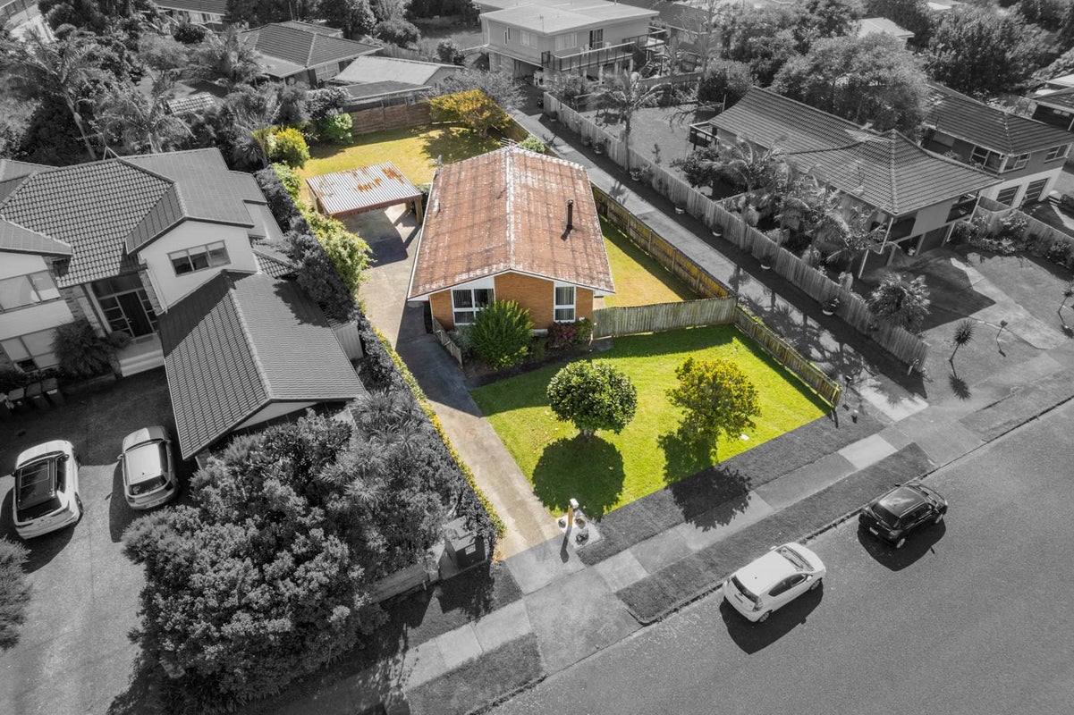22 Kurnell Drive, Botany Downs, Auckland - Carousel 1