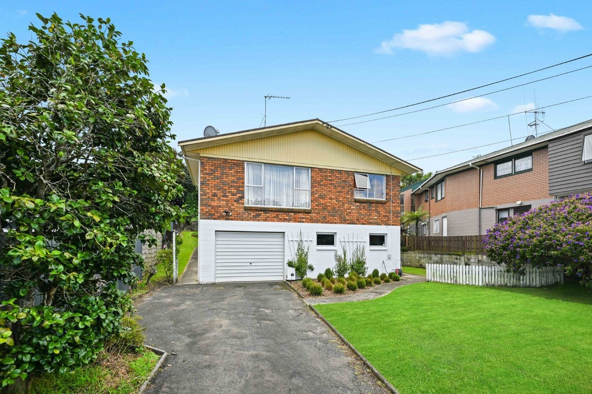 15 Ranui Street, Dinsdale, Hamilton - Carousel 1