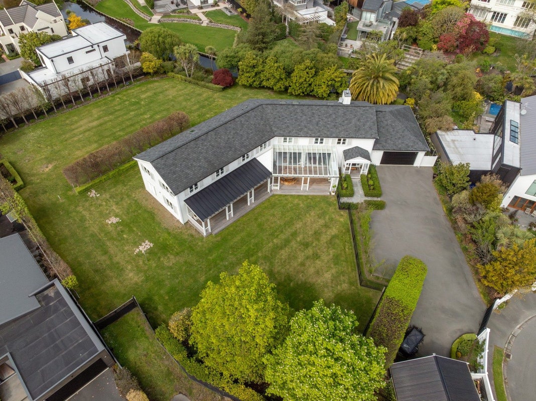 11 Pentlow Place, Fendalton, Christchurch - Carousel 1