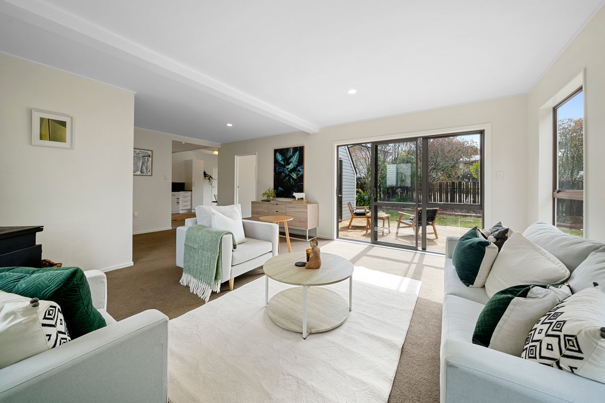 3/25 Cedar ST, Maungaraki, Lower Hutt - Carousel 2