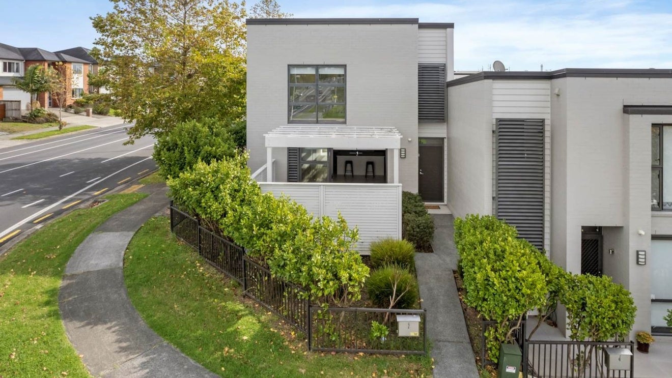 2 Riviera Drive, Flat Bush, Auckland - Carousel 1