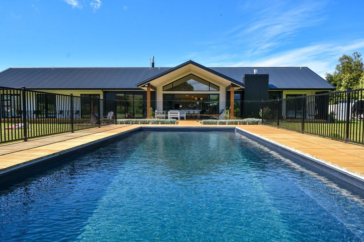 11 Rexwood Estate, Carterton, Carterton - Carousel 1