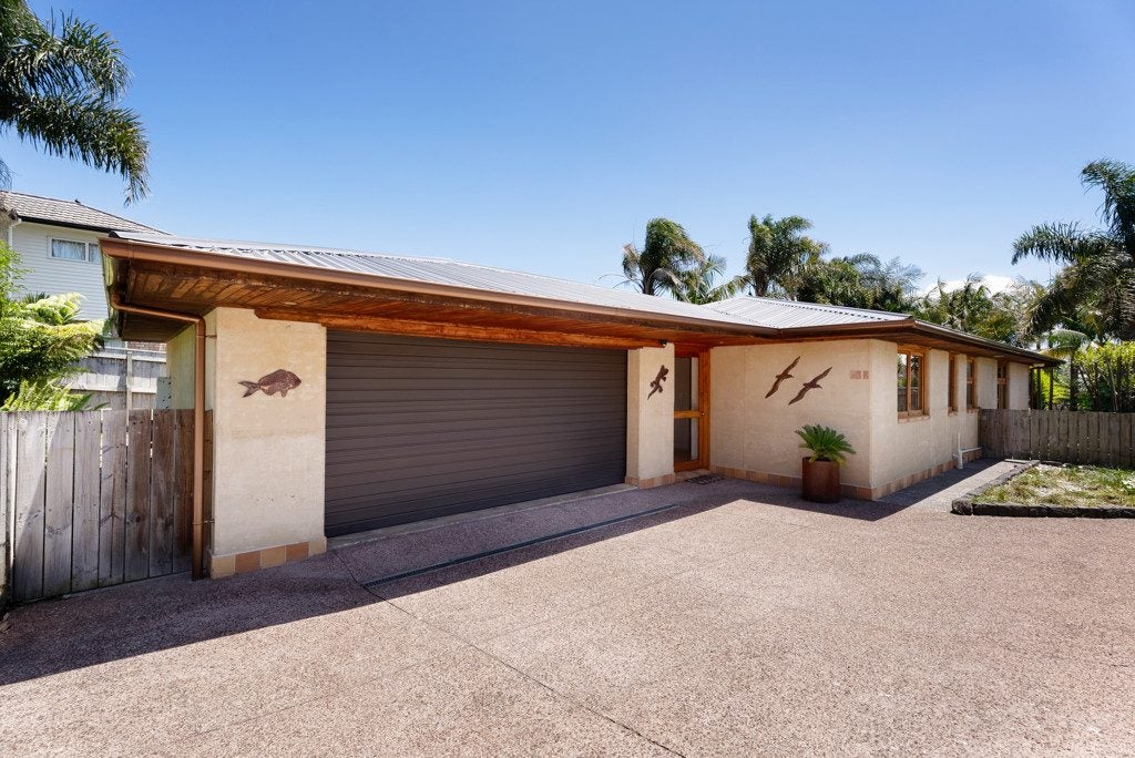 97A Hutchinson Avenue, New Lynn, Auckland - Carousel 1