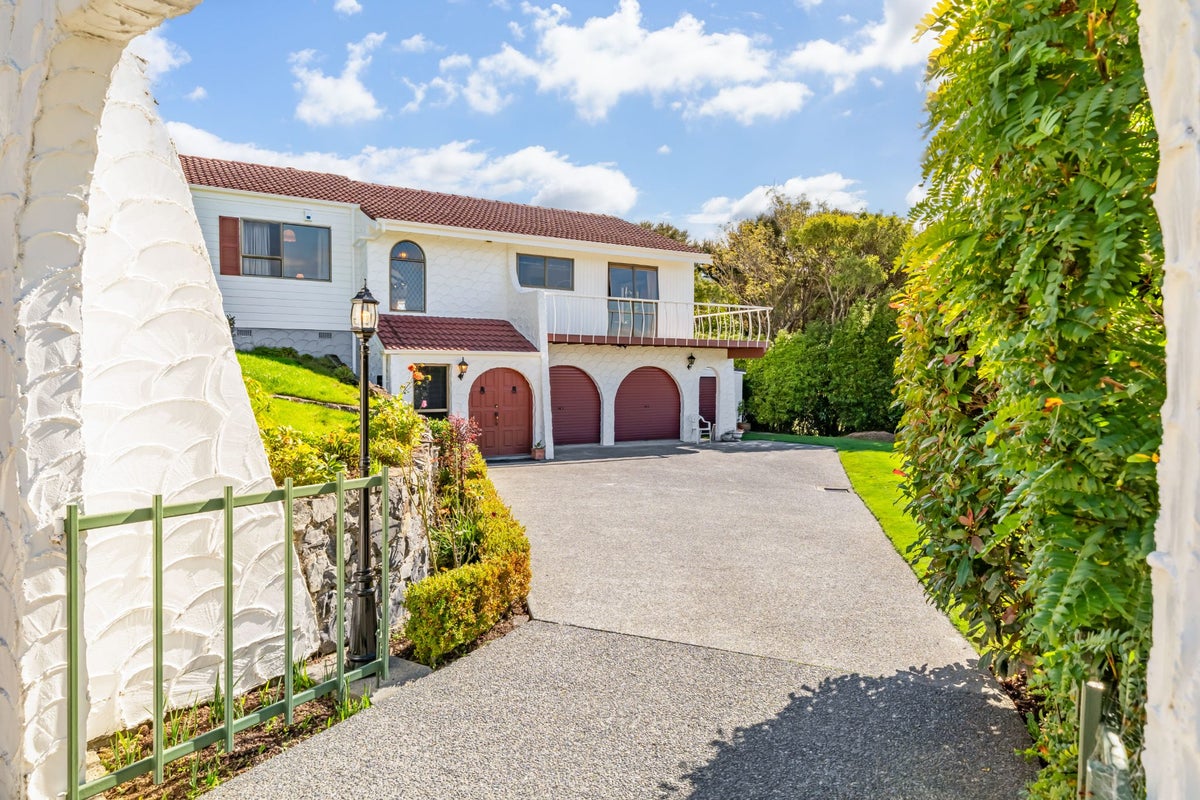 1C Gloucester Street, Silverstream, Upper Hutt - Carousel 2