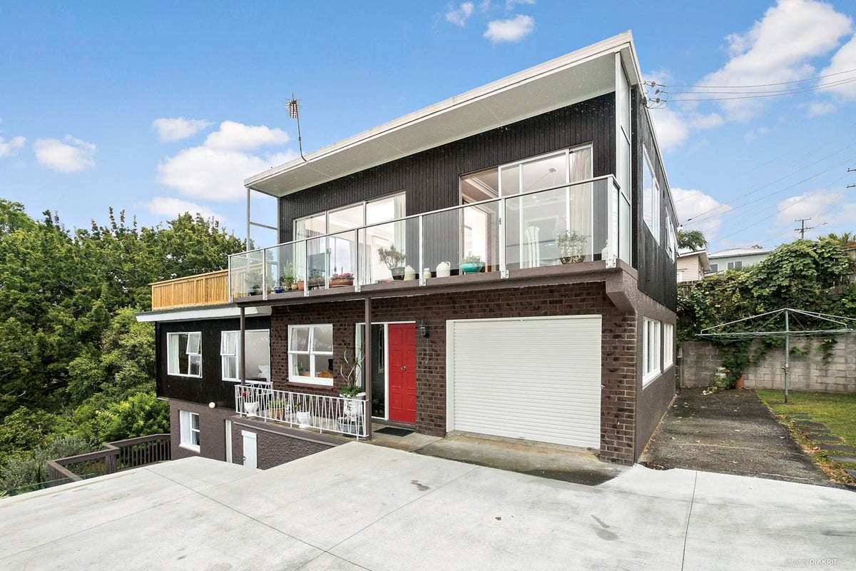 15 Belfast Street, Hillsborough, Auckland - Carousel 1