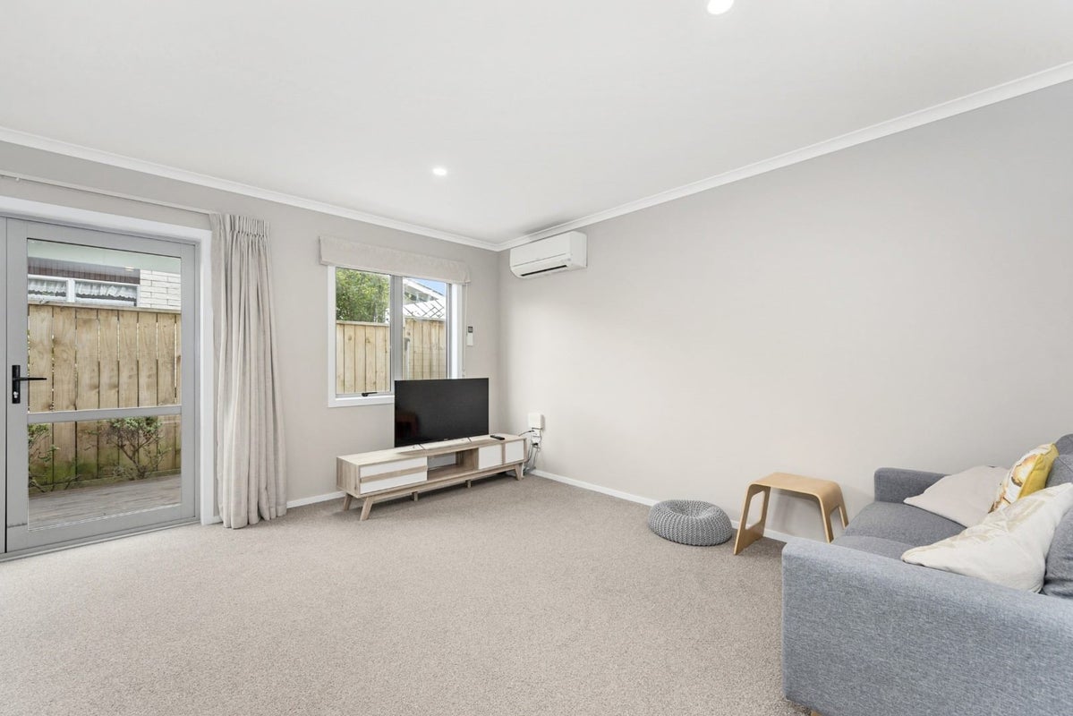 2/144 Old Farm Road, Hamilton East, Hamilton - Carousel 11