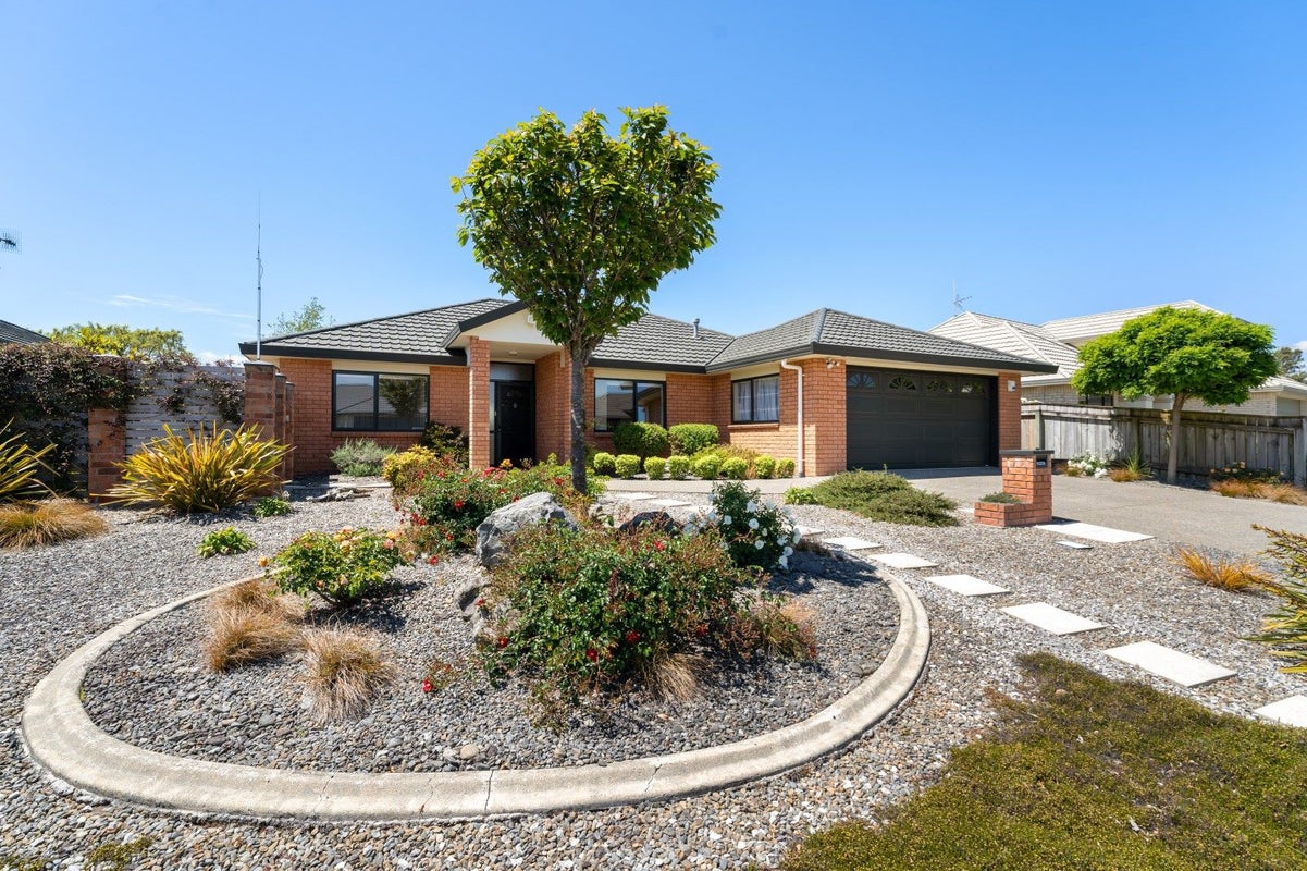7 Aburoc Place, Paraparaumu Beach, Paraparaumu - Carousel 1