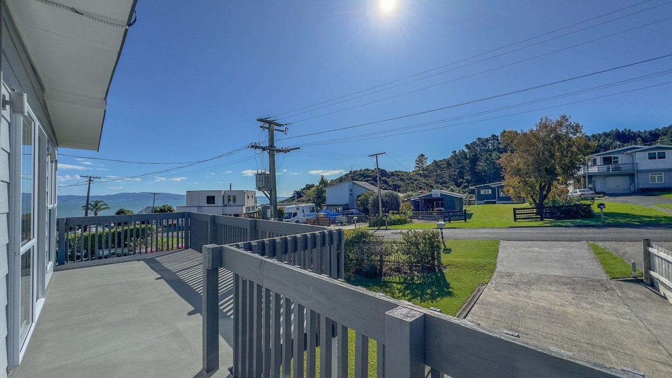 10 Eames Crescent, Te Mata - Carousel 2