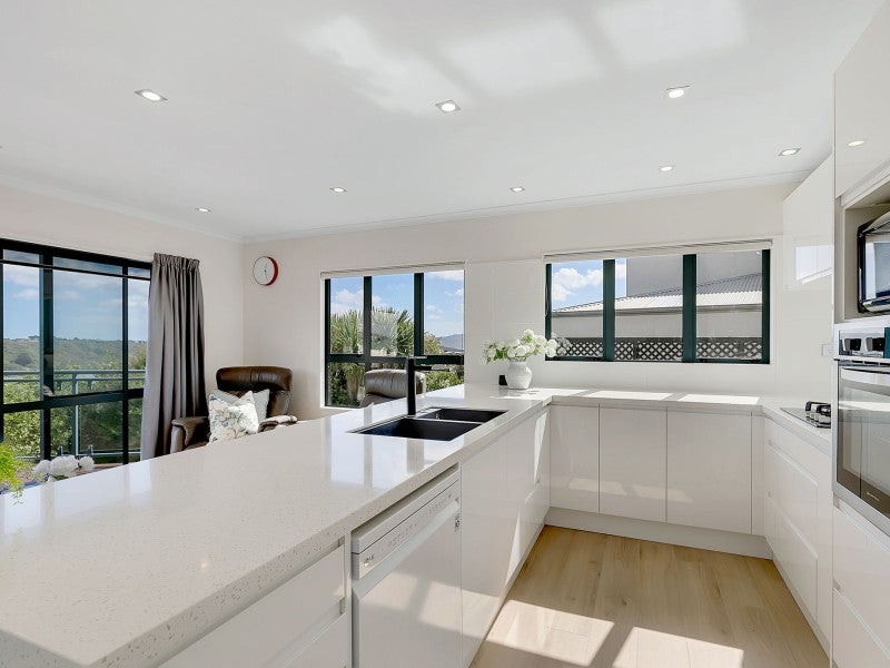 7 Cromarty Place, Papakowhai, Porirua - Carousel 2