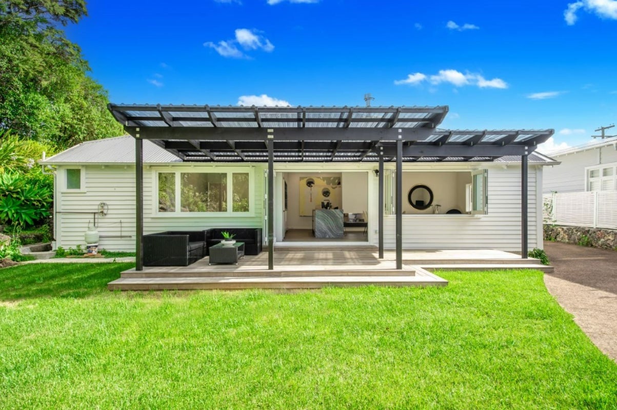 46 Disraeli Street, Epsom, Auckland - Carousel 1