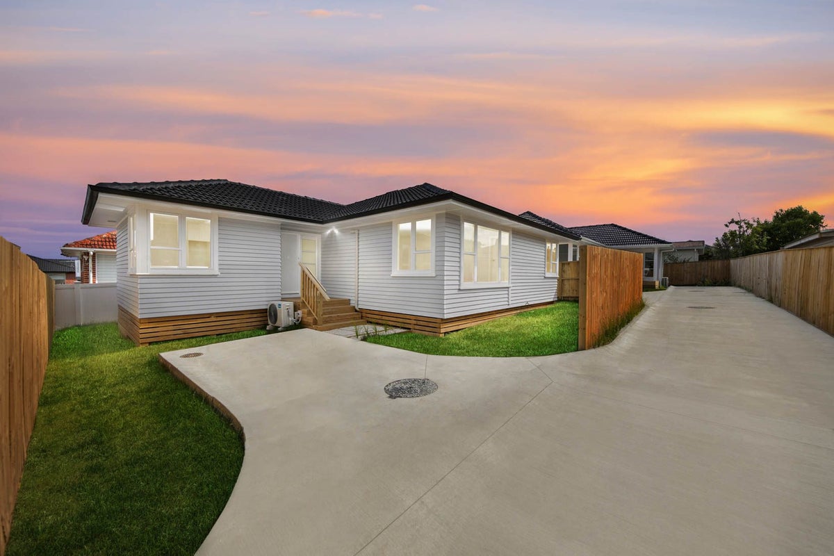 154B View Road, Sunnyvale, Auckland - Carousel 1