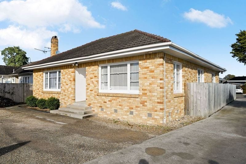 393 Peachgrove Road, Fairfield, Hamilton - Carousel 1